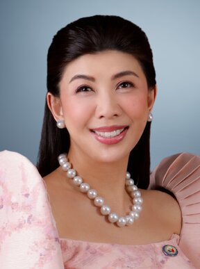 Portrait of Mia Ynares
