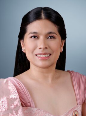 Portrait of Monique Lagdameo
