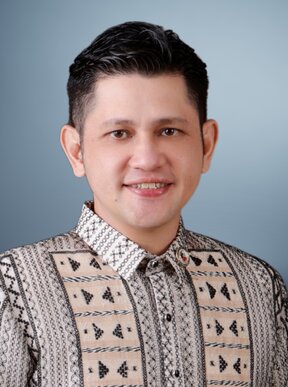 Portrait of Samier Tan