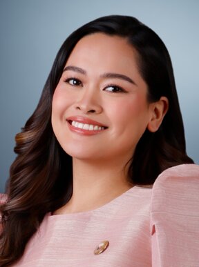 Portrait of Victoria Yu