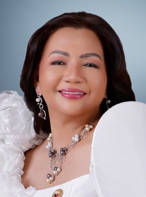 Portrait of Arlyn Ayon