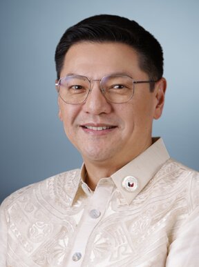 Portrait of Roberto Nazal Jr.